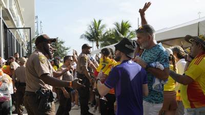 ‘¡No pueden organizar un Mundial!’: Aficionados reaccionan a ‘portazo’ en final de Copa América 2024