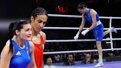 No, gracias: Ofrecen premio de ‘campeona’ a Ángela Carini tras derrota vs. Imane Khelif; Italia lo rechaza