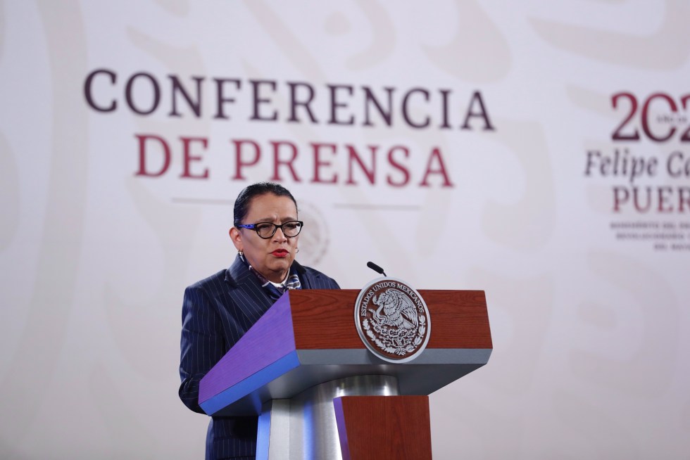 La secretaria de Seguridad y Protección Ciudadana (SSPC) de México, Rosa Icela Rodríguez, participa este martes durante la rueda de prensa matutina del presidente de México, Andrés Manuel López Obrador, en Palacio Nacional en Ciudad de México (México). EFE/Sáshenka Gutiérrez