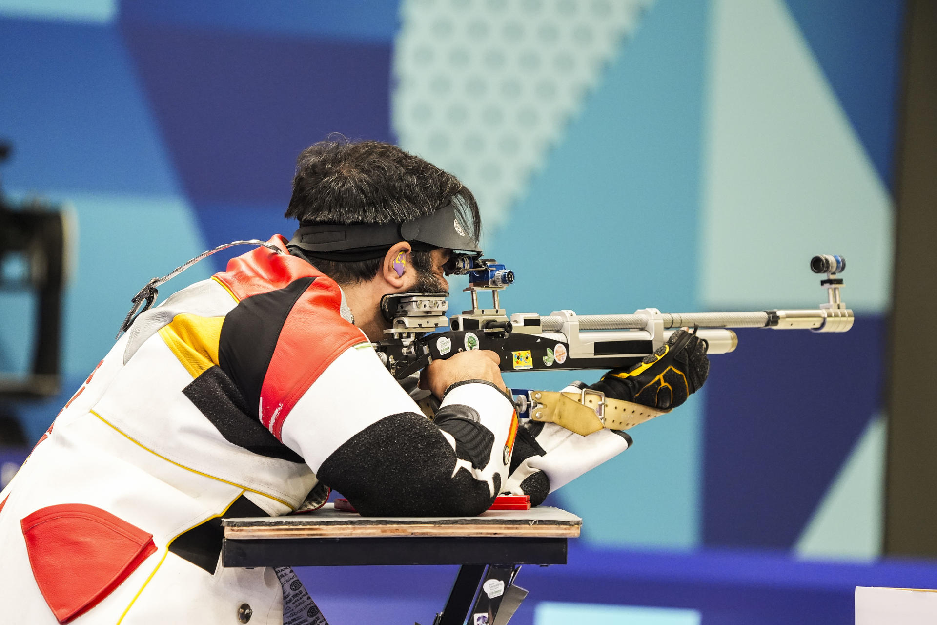 PARÍS, 01/09/2024.- El gallego Juan Antonio Saavedra logró este domingo el bronce en la prueba de rifle 10 metros tendido, en la competición disputada en el Centro de Tiro de Châteauroux correspondiente a los Juegos Paralímpicos de París.EFE/CPE/Mikael Helsing    **SOLO USO EDITORIAL/SOLO DISPONIBLE PARA ILUSTRAR LA NOTICIA QUE ACOMPAÑA (CRÉDITO OBLIGATORIO)***