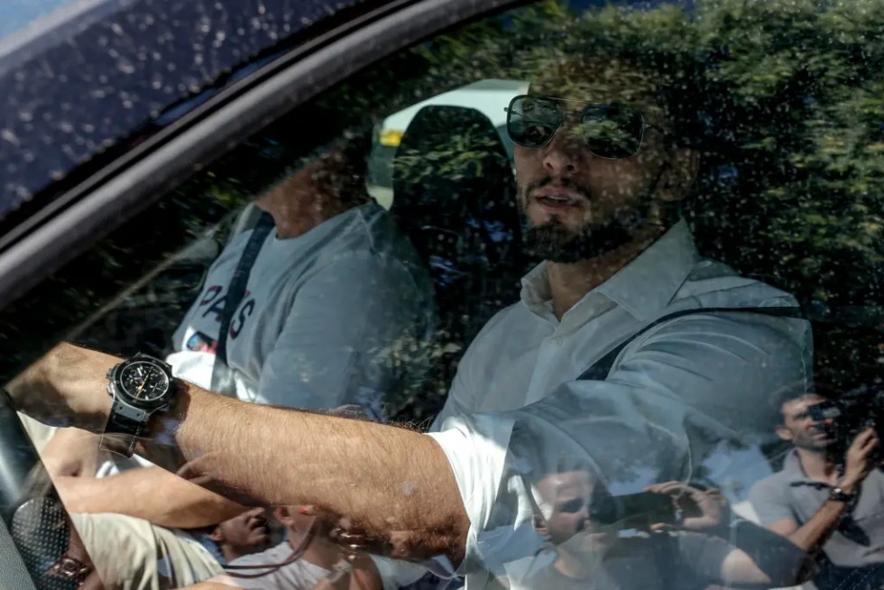 El jugador Rafa Mir en la ciudad deportiva del Valencia tras mantener una reunión para aclarar su situación con la entidad.