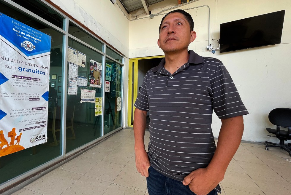 El migrante Javier Ceballos, originario de Ecuador, posa el 11 de octubre de 2024 durante una entrevista con EFE en Ciudad Juárez, en la frontera de México con EE.UU.. EFE/Luis Torres