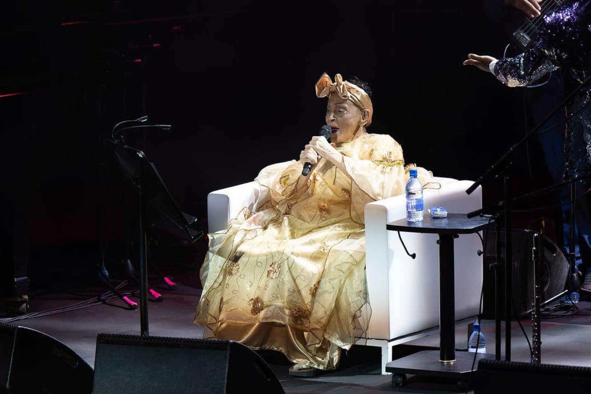 Omara Portuondo se retira definitivamente de los escenarios tras su desmayo en Barcelona