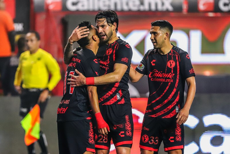 Xolos golean al líder Cruz Azul y ponen un pie en la semifinal - xolos-golean-al-lider-cruz-azul-y-ponen-un-pie-en-la-semifinal-3-1024x683