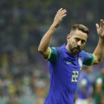 El mediapunta Everton Ribeiro, mundialista con Brasil, padece cáncer de tiroides El mediapunta Everton Ribeiro, mundialista con Brasil, padece cáncer de tiroides