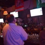 Bares de Washington ofrecen ofertas para trabajadores federales afectados por el cierre de Gobierno