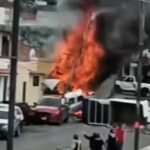 Tráiler impacta contra vehículos y causa incendio en San Juan del Rio, Querétaro