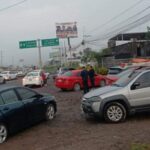 Al menos 20 autos dañados por baches en la autopista México Querétaro