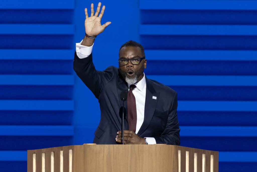 El alcalde de Chicago aboga por imputar a agentes federales que violen 'zonas libres' de ICE - bbb42a369e50c69c8f59d8048fd53c3a2f547962w-1024x683