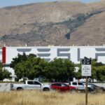 Demandan a Tesla por la muerte de dos jóvenes atrapados en una Cybertruck tras un choque