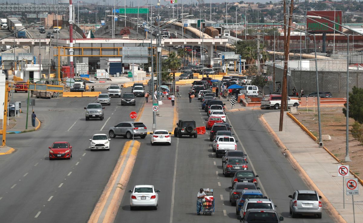 Cierre de gobierno en EE.UU. provoca largas filas en cruces fronterizos de México