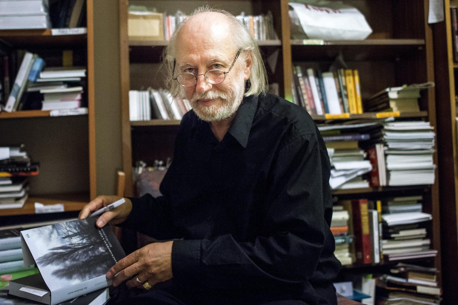 ¿Quién es László Krasznahorkai, Premio Nobel de Literatura 2025?