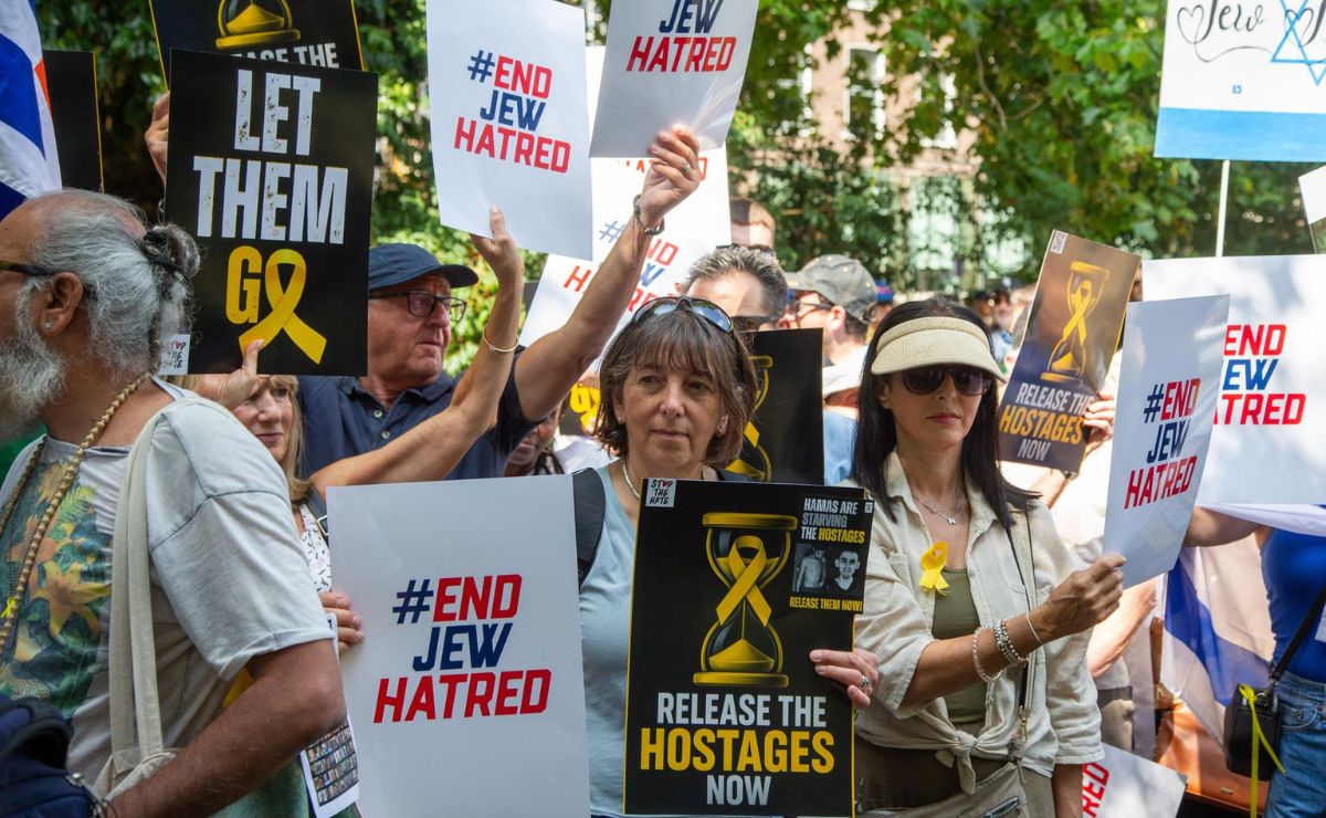 Hamás debe aceptar "en su totalidad" el plan de Trump para Gaza, advierte Netanyahu - protesta-en-londres-por-la-liberacion-de-rehenes-en-manos-de-hamas