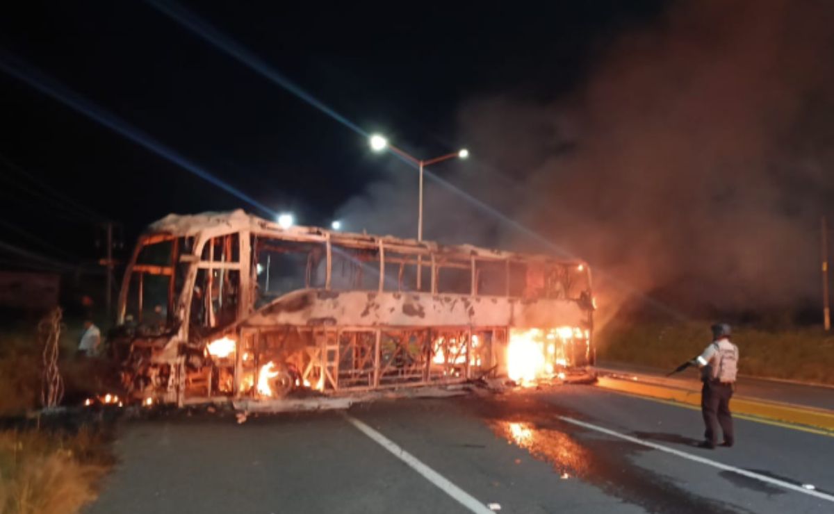 Video: Zacatecas amanece con bloqueos carreteros y quema de vehículos