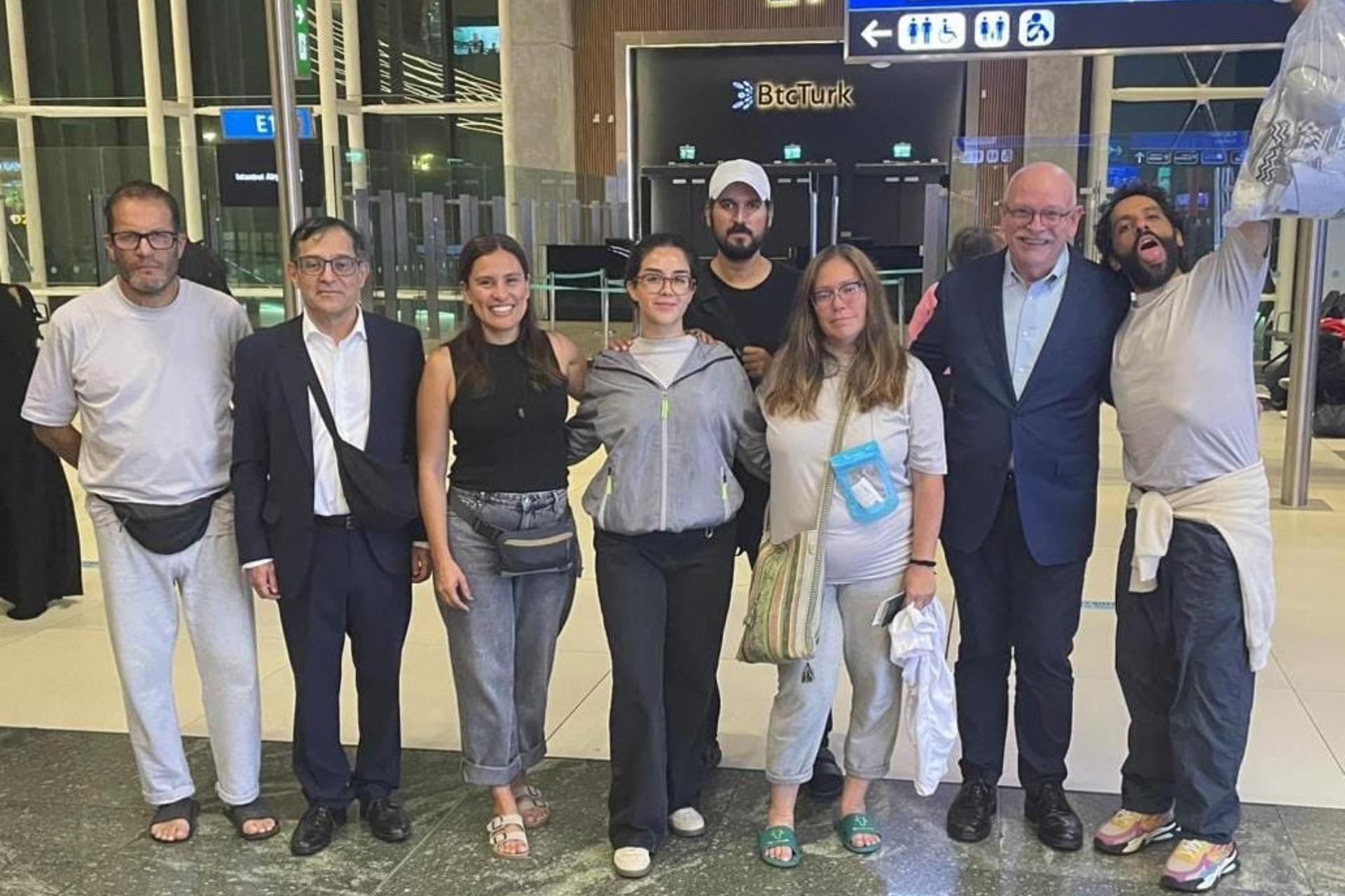 Mexicanos de la Flotilla Global Sumud detenidos por Israel llegan a la CDMX