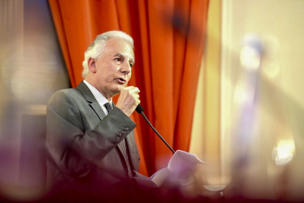 vargas-llosa-vivio-la-antesala-de-su-muerte-con-ritual-diario-de-ir-a-sitios-de-sus-obras-1024x683-1 El ritual diario de Vargas Llosa antes de su partida - vargas-llosa-vivio-la-antesala-de-su-muerte-con-ritual-diario-de-ir-a-sitios-de-sus-obras-1024x683