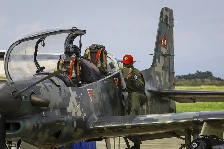 avion_fuerza_aerea_venezuela La fuerza aérea de Venezuela celebra una exposición en medio de las tensiones con EE. UU.