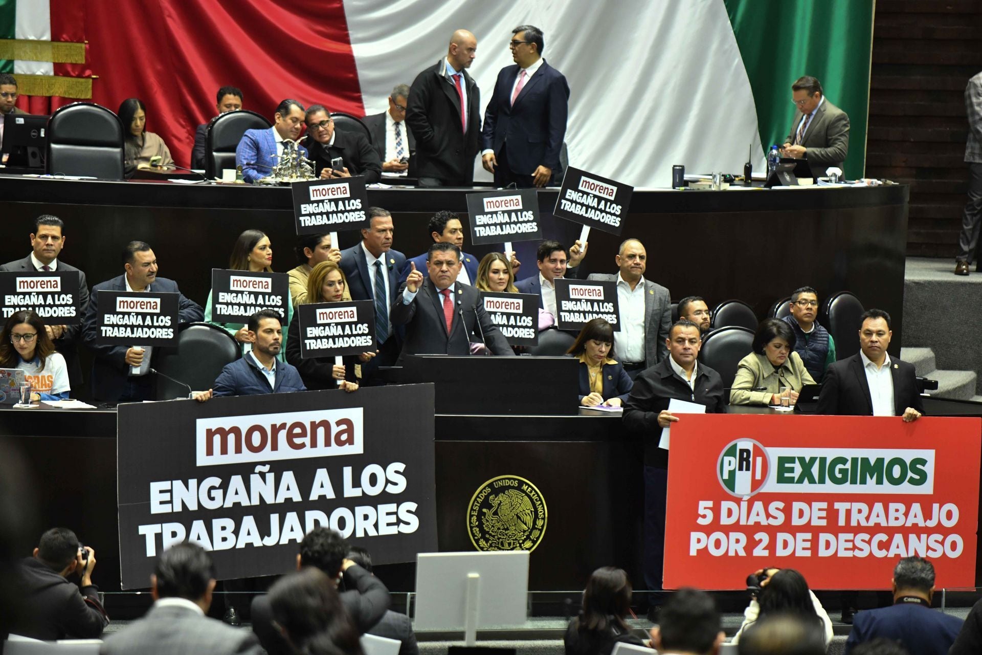 A pesar de la aprobación de la jornada laboral de 40 horas, queda la deuda de los dos días de descanso