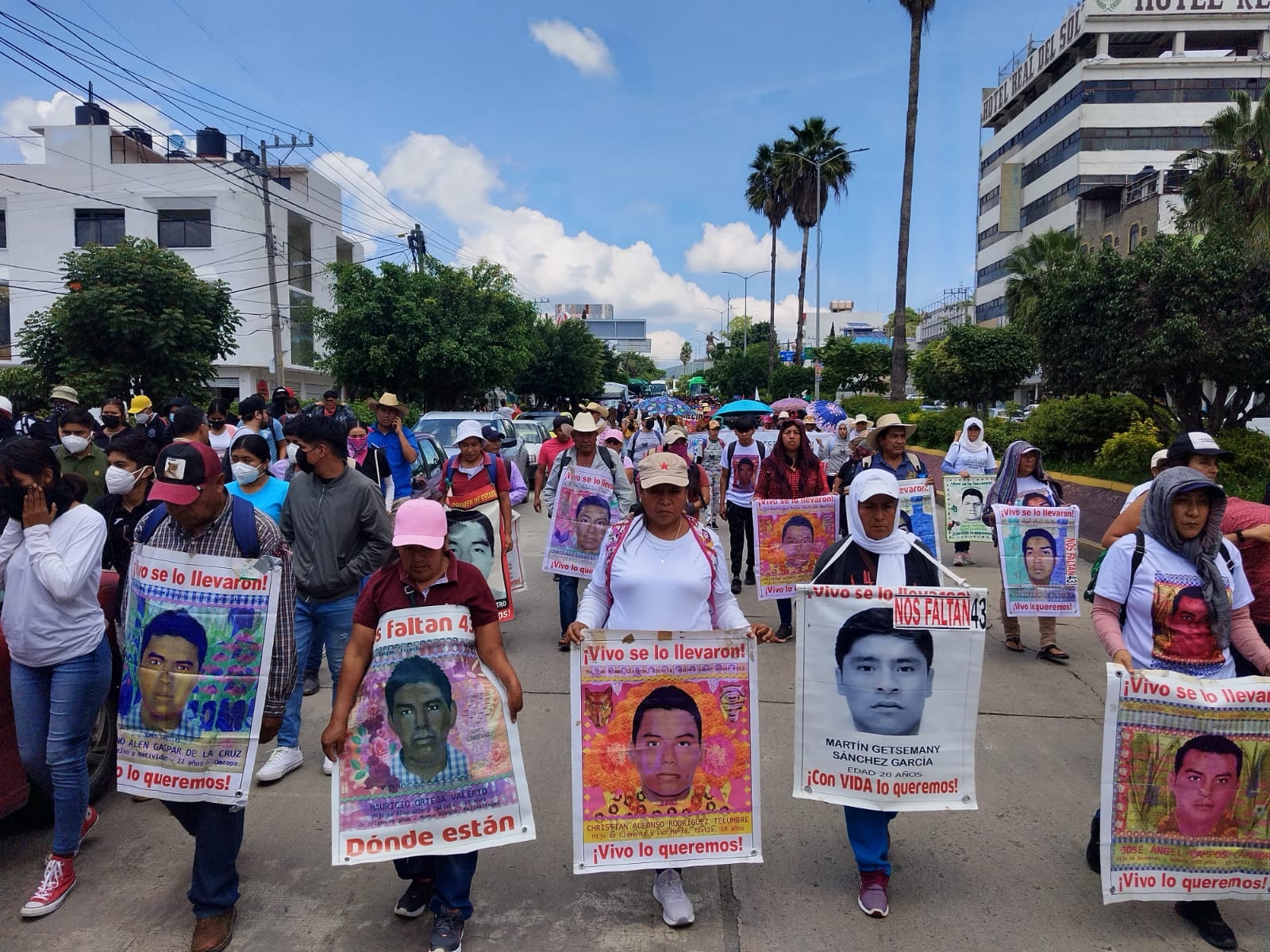 Marcha en Chilpancingo por 43 normalistas