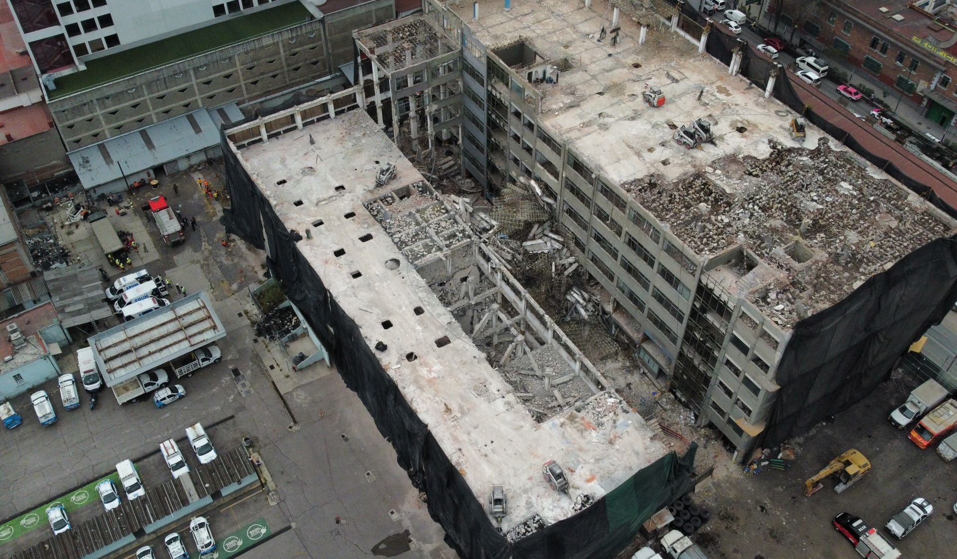 Colapsa edificio en San Antonio Abad