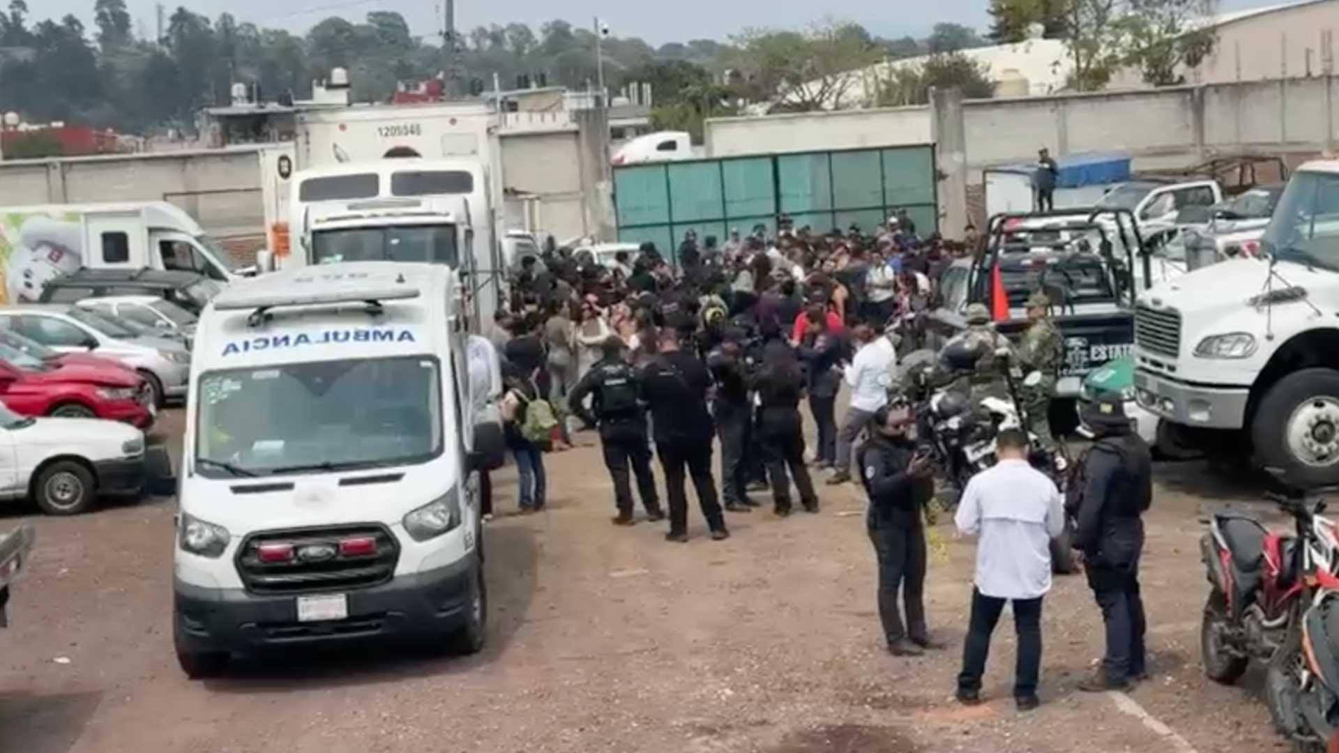 Encuentran más de 250 migrantes hacinados en tráiler en Veracruz