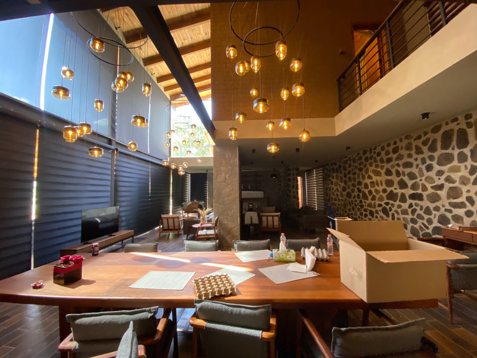 Interior de la cabaña donde El Mencho vivía cuando sucedió el operativo en Tapalpa.