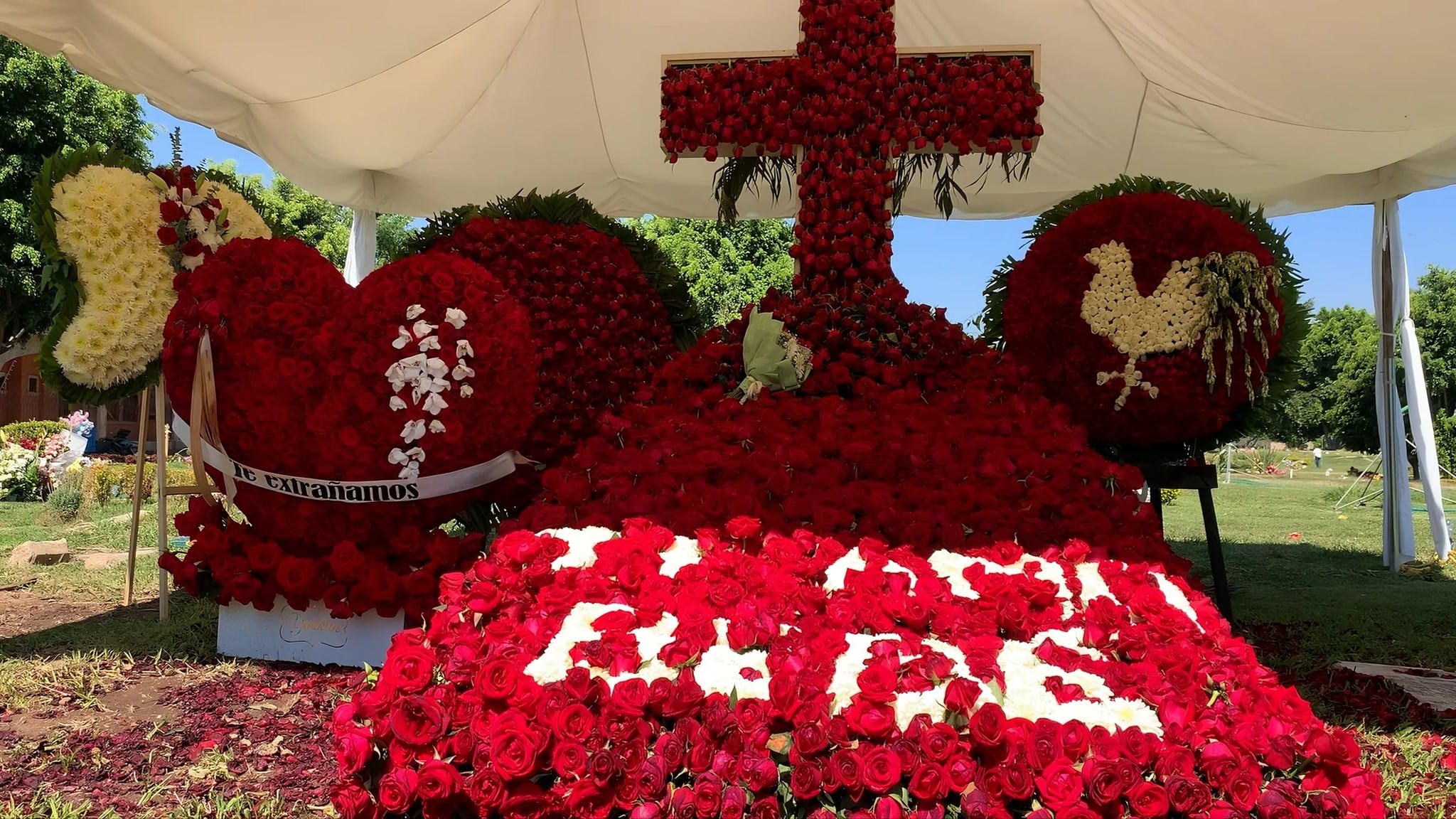 Tumba de El Mencho atrae visitantes al panteón Recinto