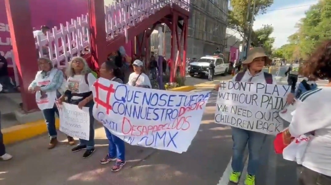 vn6hposu6ncwjlvly3ass2i5xi Estadio Banorte: familiares llenan el lugar con fichas de búsqueda