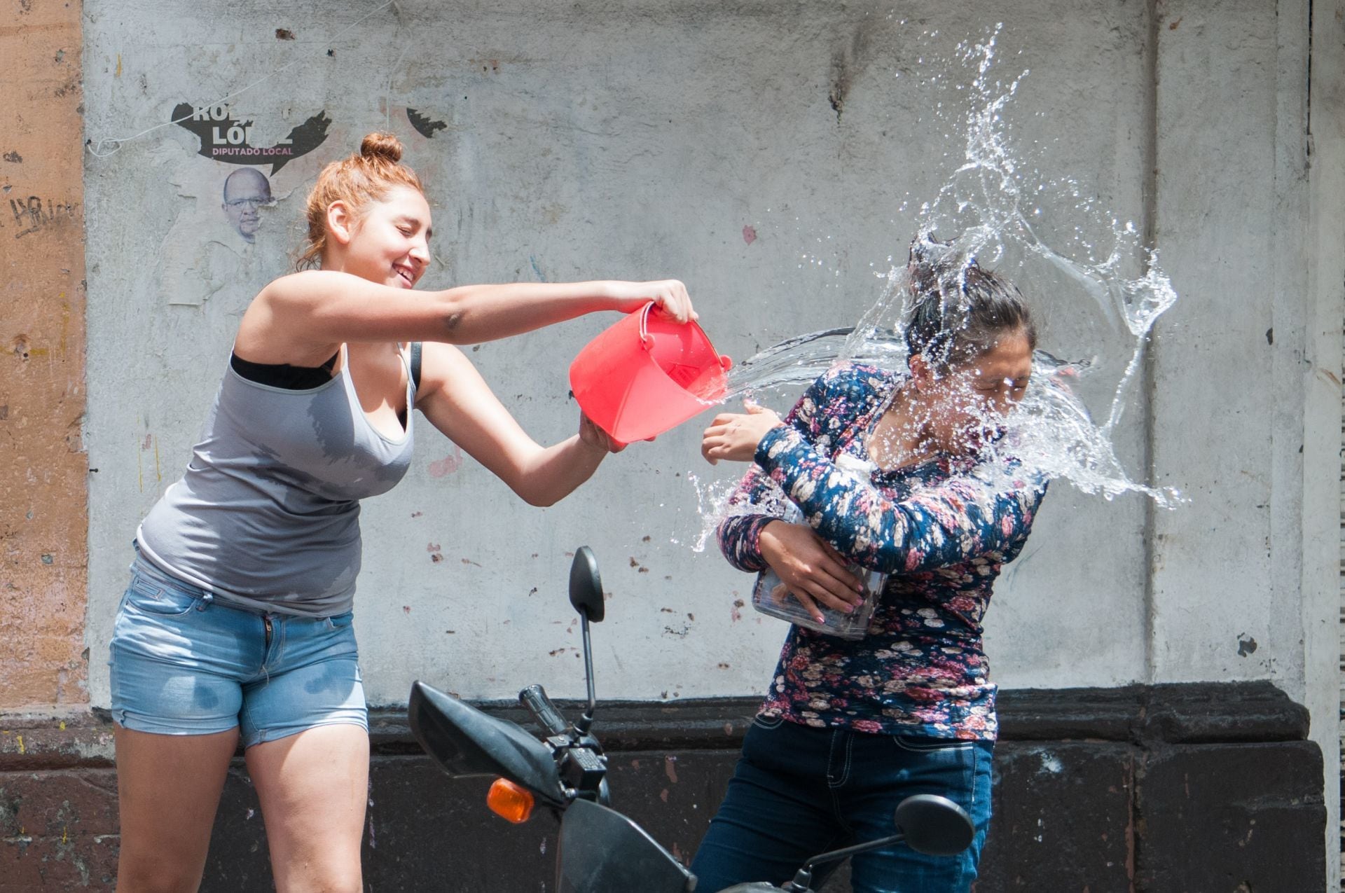 Desperdicio de agua durante el Sábado de Gloria