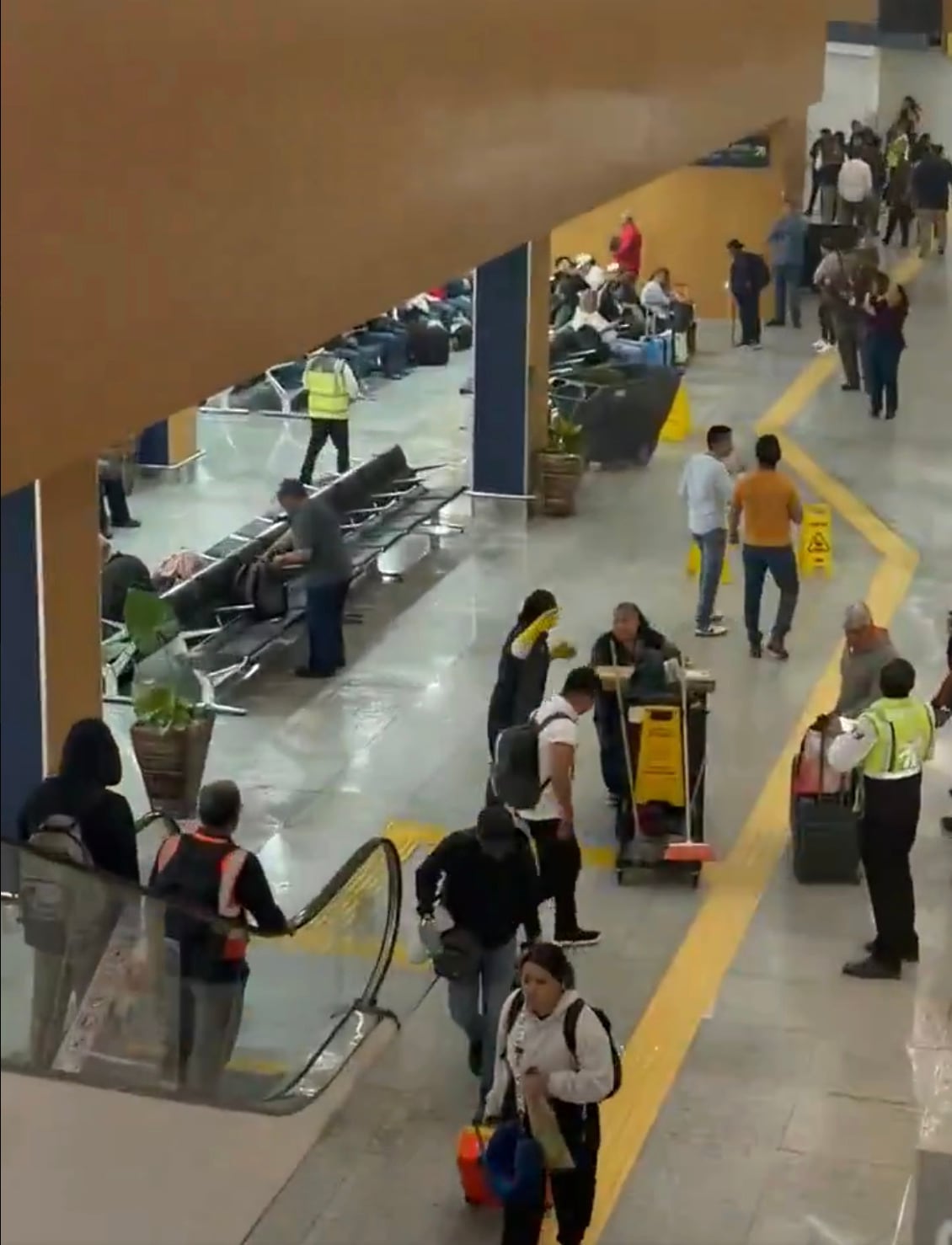 6wrsdkowlrdgtpj3kjk4q32soa Lluvias afectan Terminal 1 del AICM en medio de remodelación