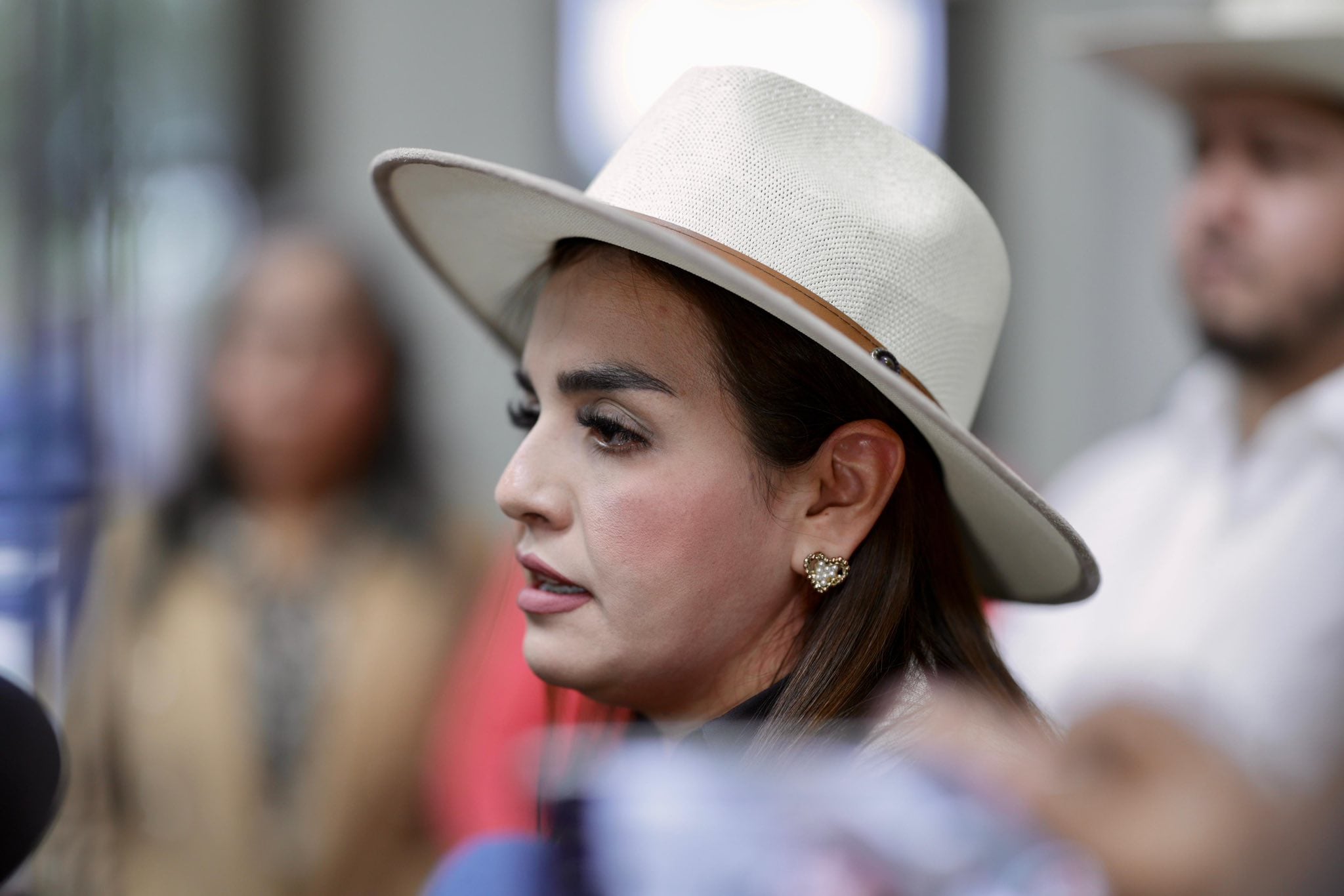 Grecia Quiroz revela retrato de Carlos Manzo