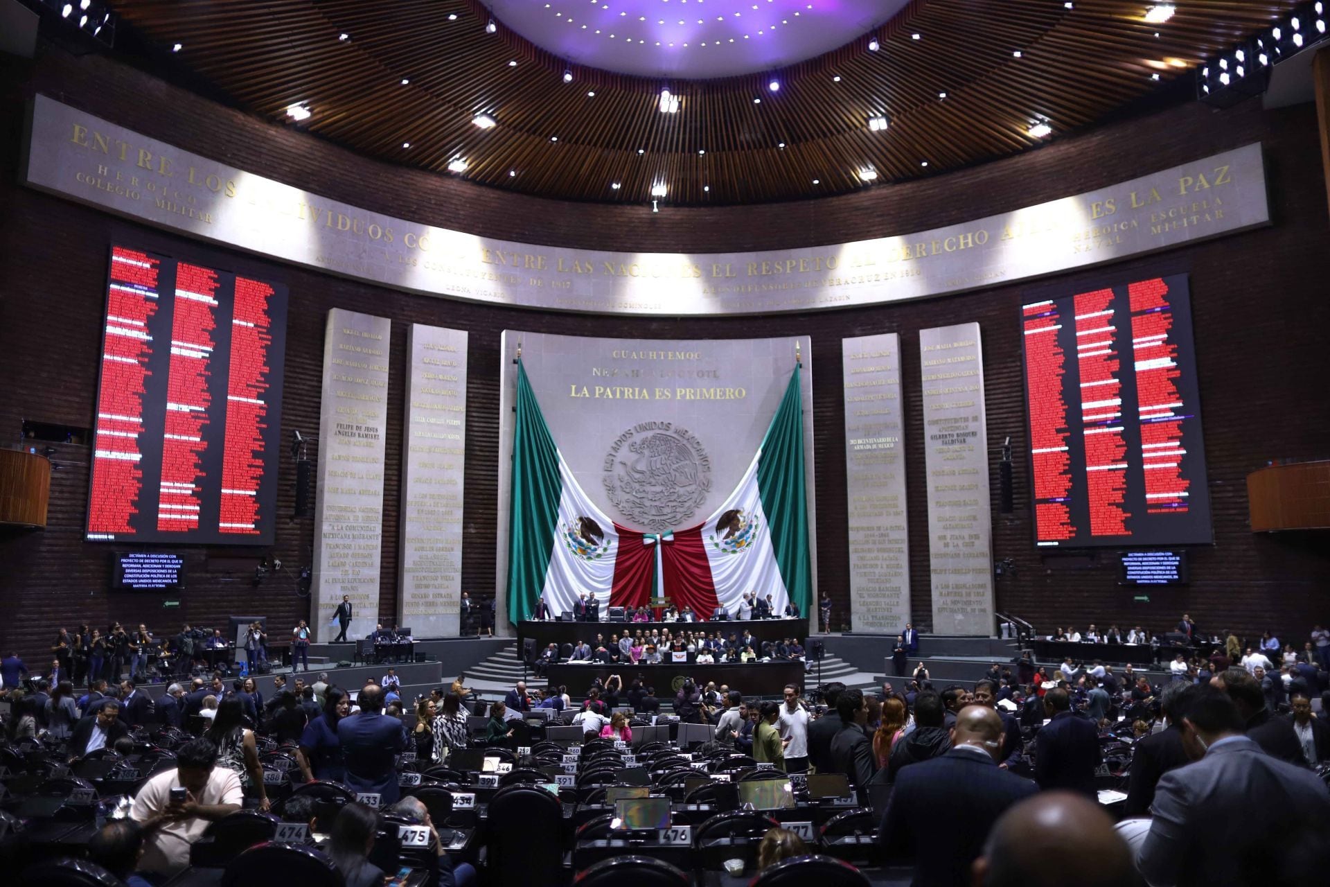 Plan B va al Pleno tras aprobación en comisiones de Diputados