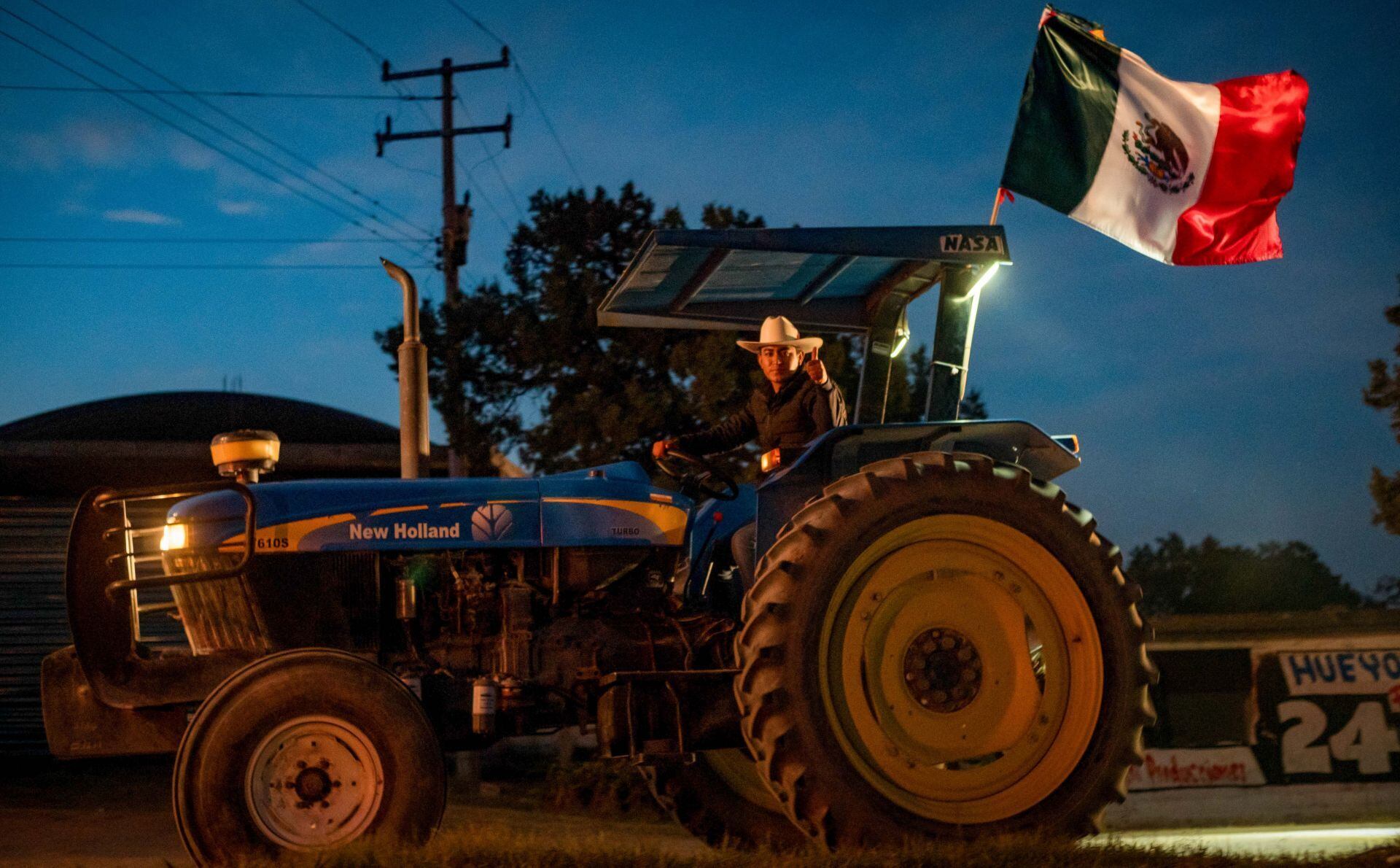 dyookyiugrfcjfmcrwpr5tc4cq Caravana de tractores con agricultores contra la Ley de Aguas.