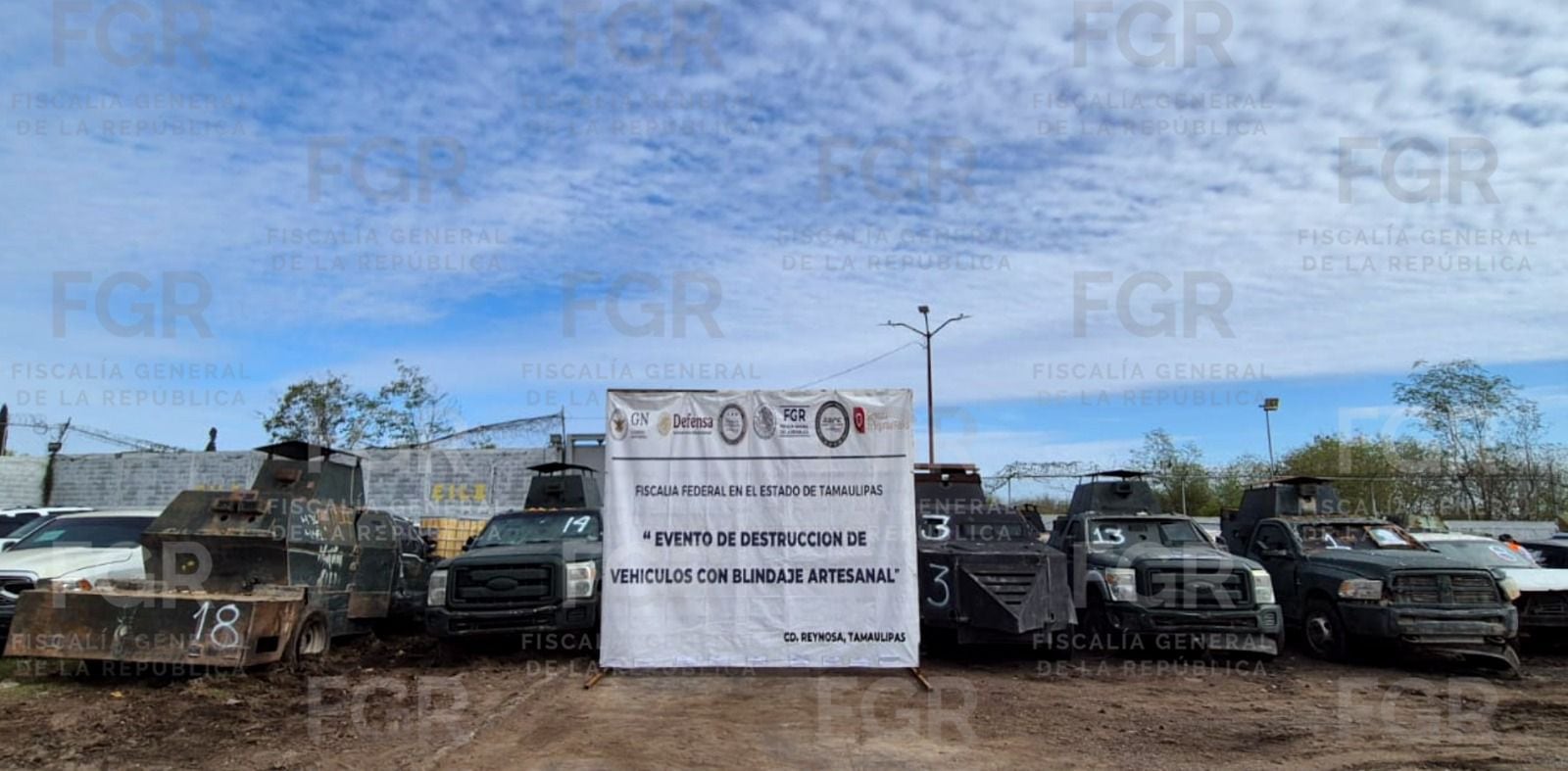 FGR destruye 18 vehículos con blindaje artesanal en Tamaulipas.