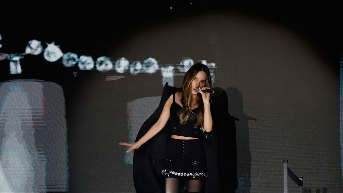 hiziwbjcszdtxeeqmkpjhuqn4a Belinda fue una de las artistas invitadas a la fiesta de XV años de Mafer en Villahermosa, Tabasco.