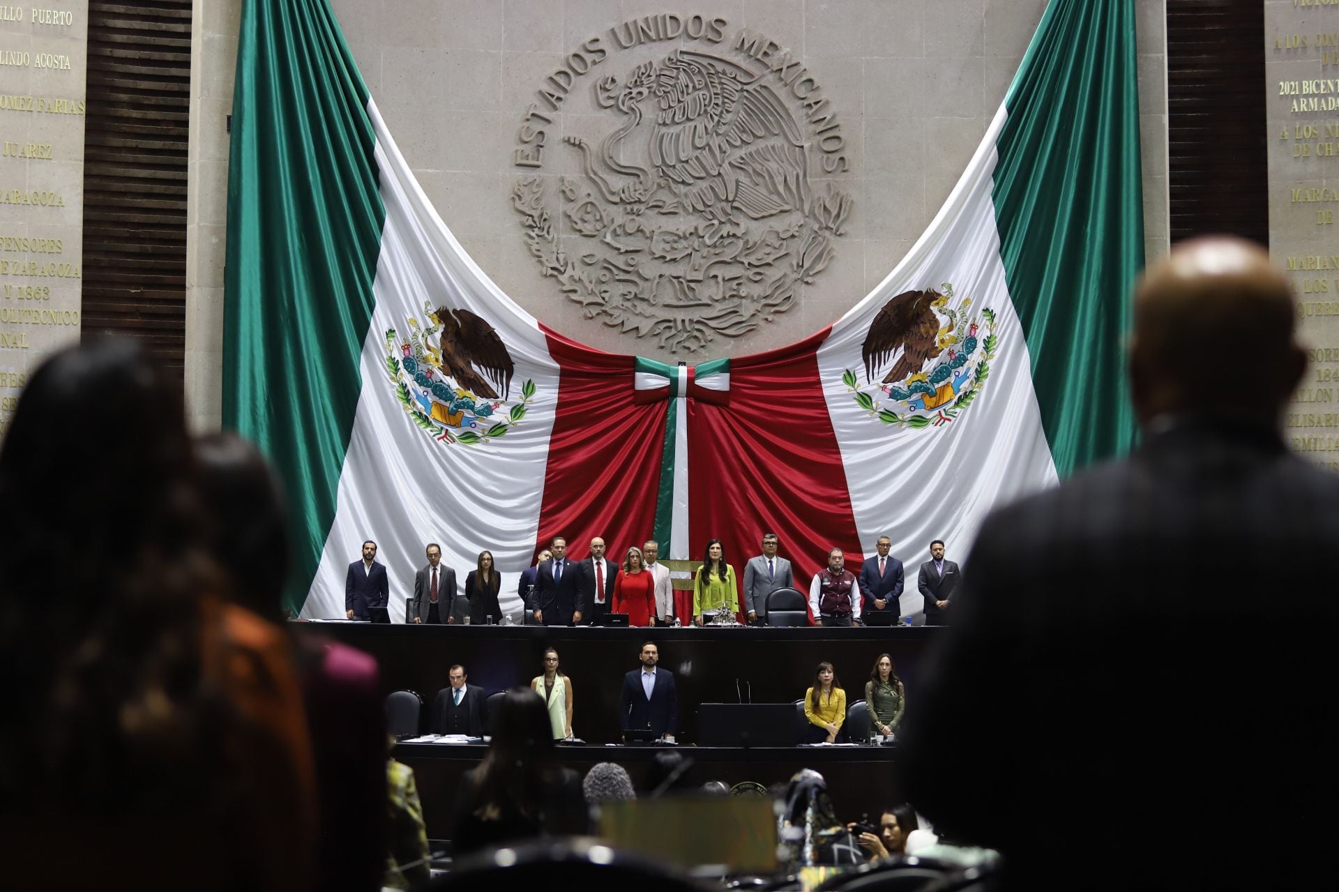 Diputados hacen gran esfuerzo físico en sesiones de hasta 25 horas, afirma López Rabadán