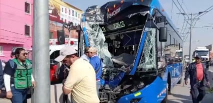 Chofer de trolebús se habría quedado dormido rumbo a Chalco; choque deja 20 heridos