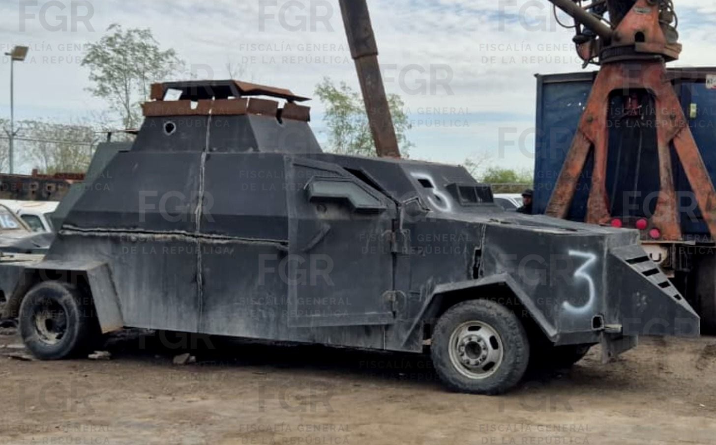 FGR destruye 18 vehículos con blindaje artesanal en Tamaulipas.