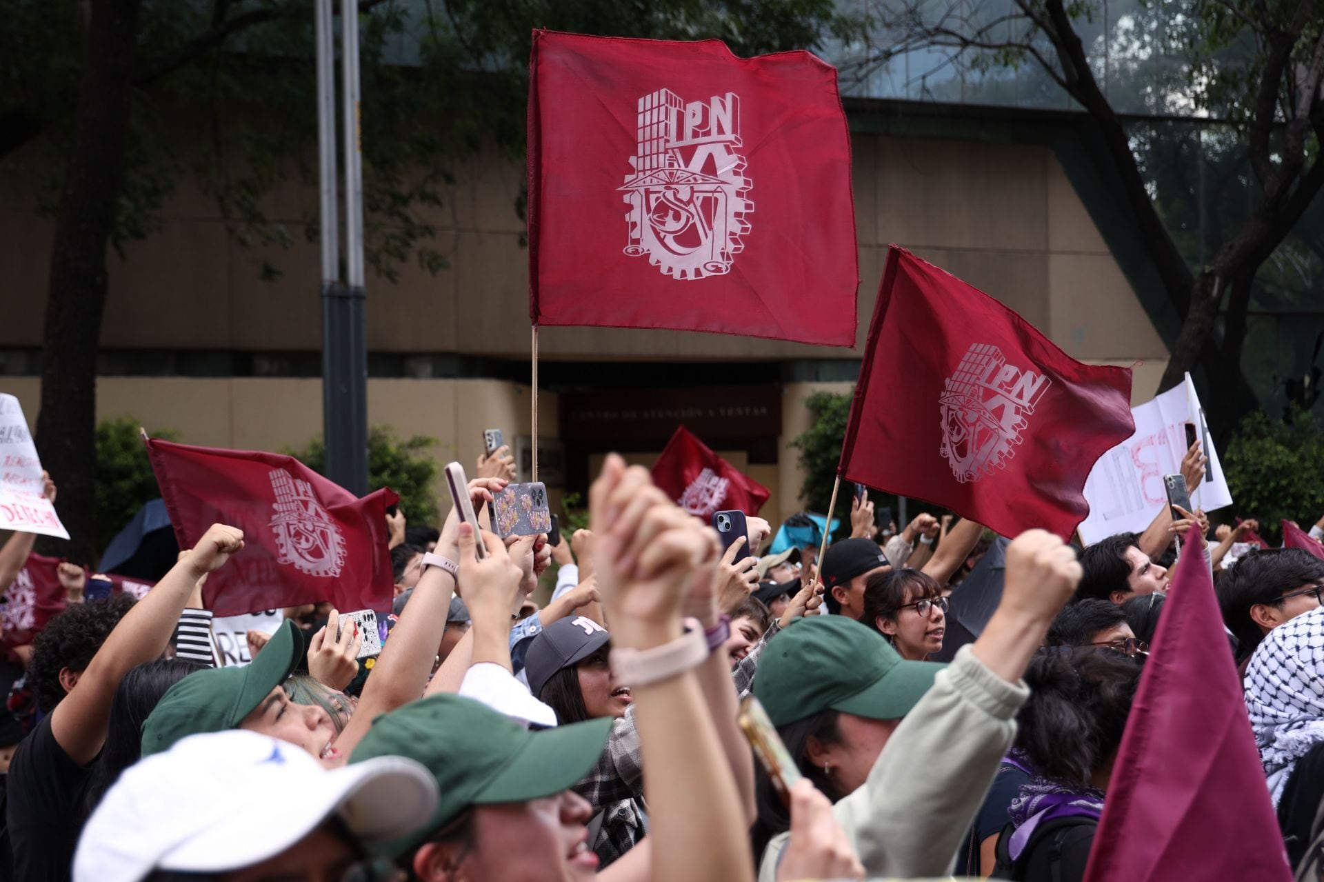 uqlvbjg5qrej7k3anvwpwa6kvy-2 Estudiantes del IPN protestan en CDMX