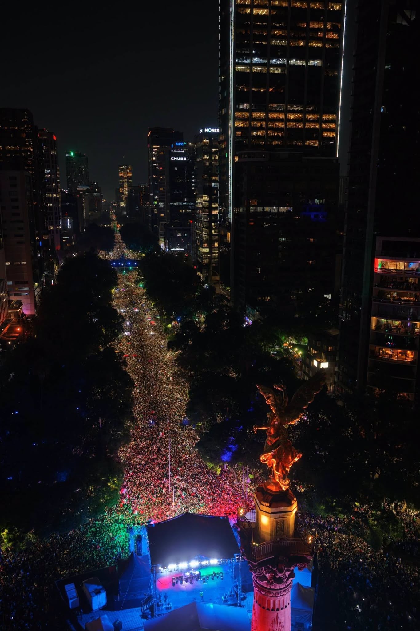CDMX a tope: más de 800 mil personas celebran la victoria de México ante Chequia