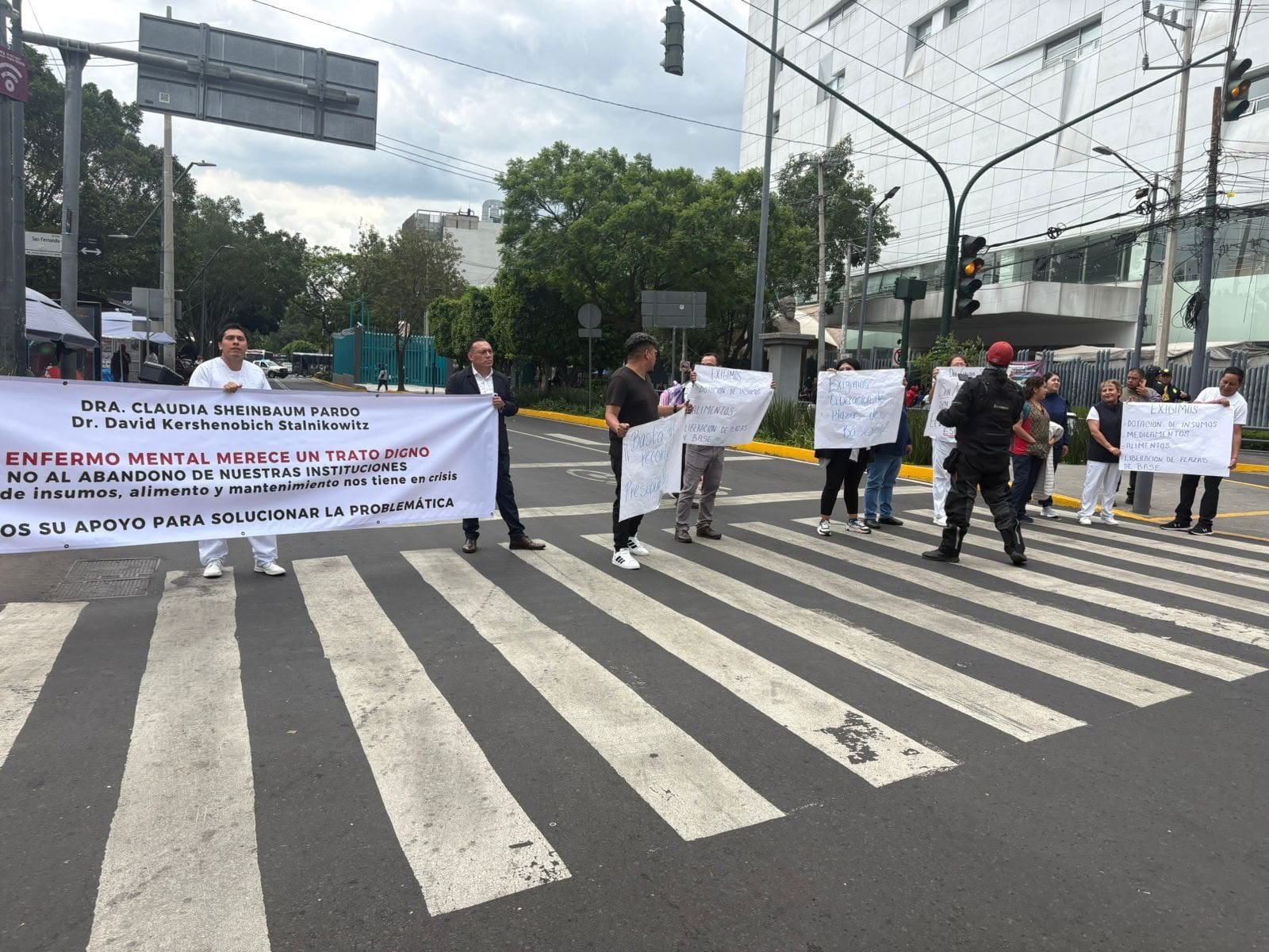 5mlwruttgje7jjwuuxnzcasezi protestas de personal del Hospital Psiquiátrico Infantil y Fray Bernardino