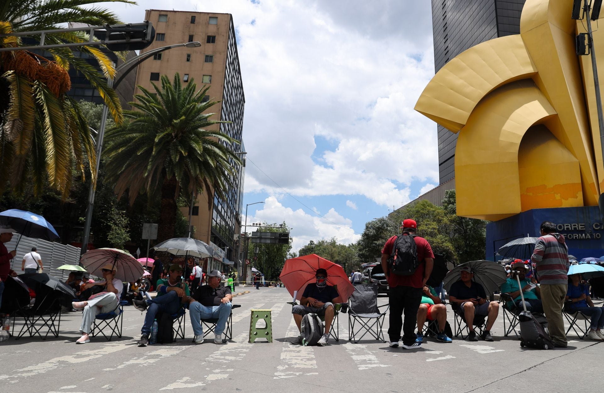 Maestros y maestras de la CNTE bloquearon de nueva cuenta el cruce de avenida Juárez y Bucareli