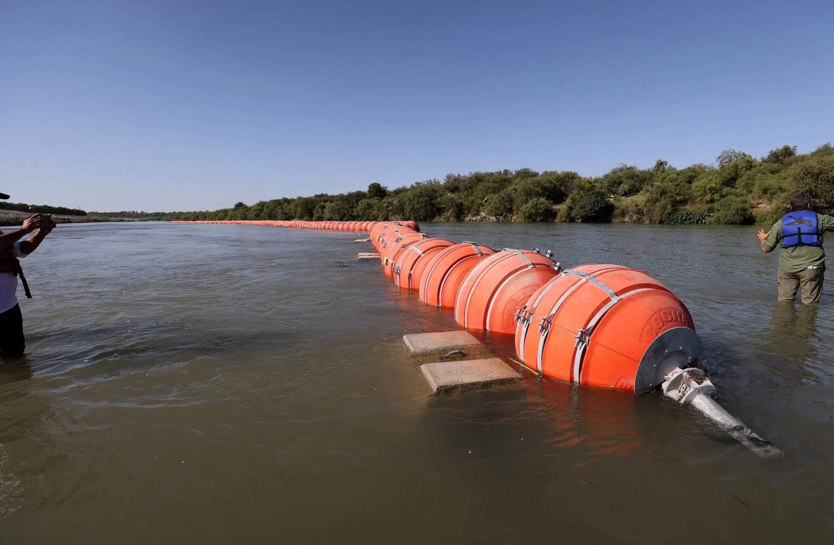 Boyas en el Río Bravo