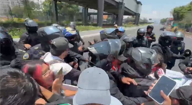 Enfrentamiento entre madres buscadoras y policías en Calzada de Tlalpan