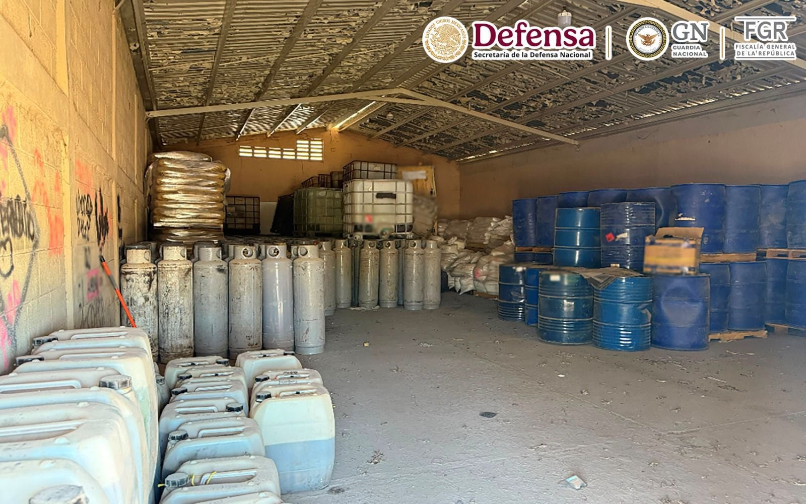 Autoridades reportan decomiso histórico de metanfetamina líquida en Los Mochis, Sinaloa