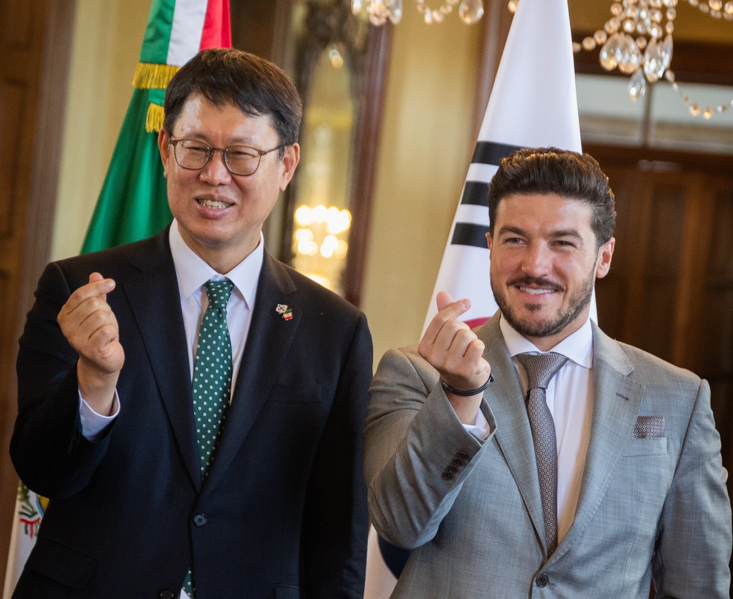 Samuel García recibió a embajador de Corea del Sur previo al partido con Sudáfrica