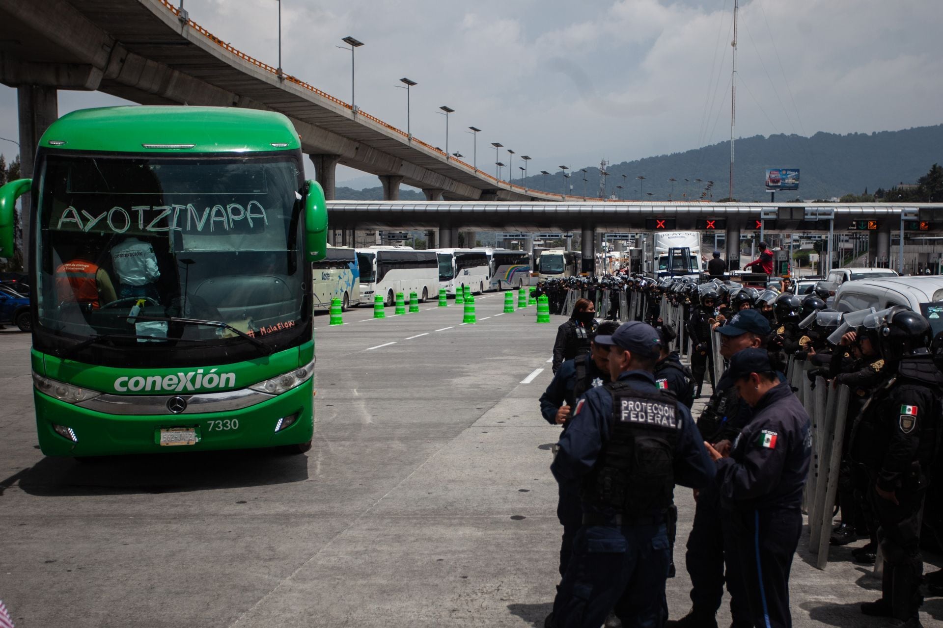 Arturo Medina habría alcanzado un acuerdo con normalistas de Ayotzinapa en la México-Cuernavaca