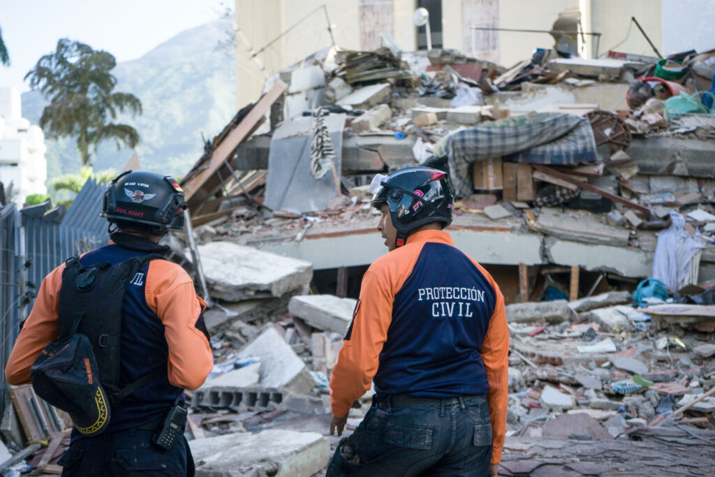 082fe8d25e2ae3afa6980fb6b7efae8b6dd8fdc7w-1024x683-1 Colapsa parcialmente un colegio en Caracas nueve días después de los potentes terremotos - 082fe8d25e2ae3afa6980fb6b7efae8b6dd8fdc7w-1024x683