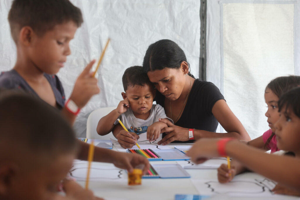 a2474b59a27392c6096bf2bf3212e5595661348dw-1024x683-1 "No quiero morir en un refugio", la incertidumbre de afectados por terremoto en Venezuela - a2474b59a27392c6096bf2bf3212e5595661348dw-1024x683
