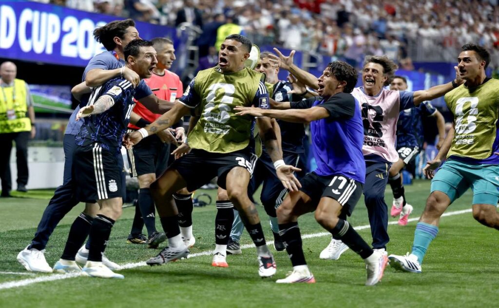 del-futbol-al-populismo-de-ultraderecha-milei-explota-la-derrota-del-mundial-para-promoverse-2-1024x631-1 Del futbol al populismo de ultraderecha: Milei explota la derrota del Mundial para promoverse - del-futbol-al-populismo-de-ultraderecha-milei-explota-la-derrota-del-mundial-para-promoverse-2-1024x631